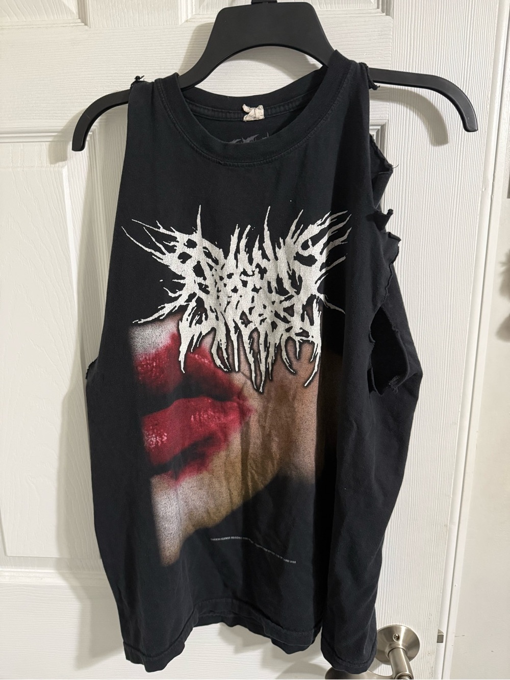 Black Graphic Sleeveless Women’s Top with Lip Print